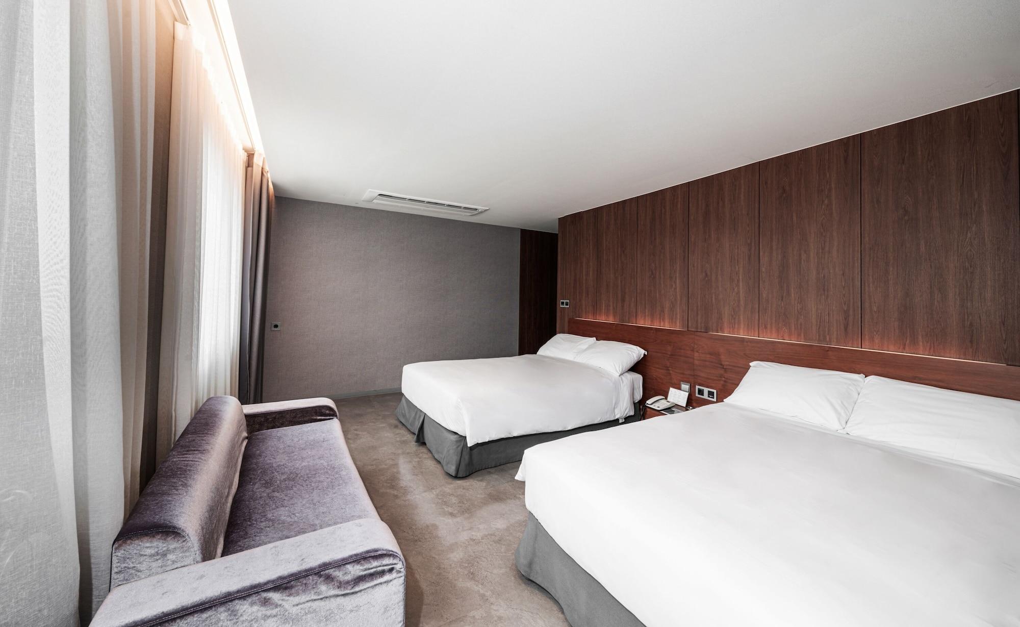 Itaewon Crown 3* Seoul