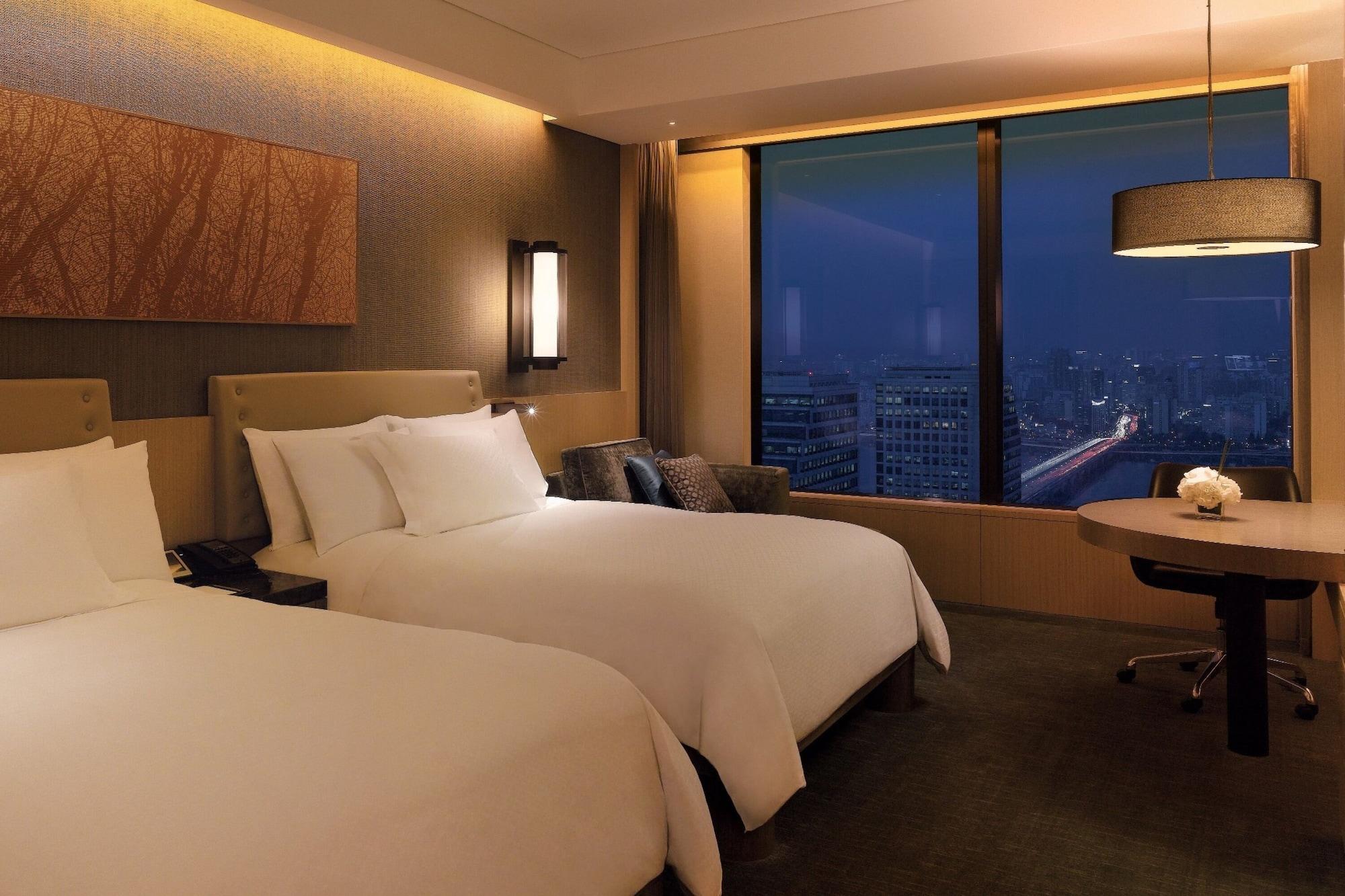 Conrad 5*