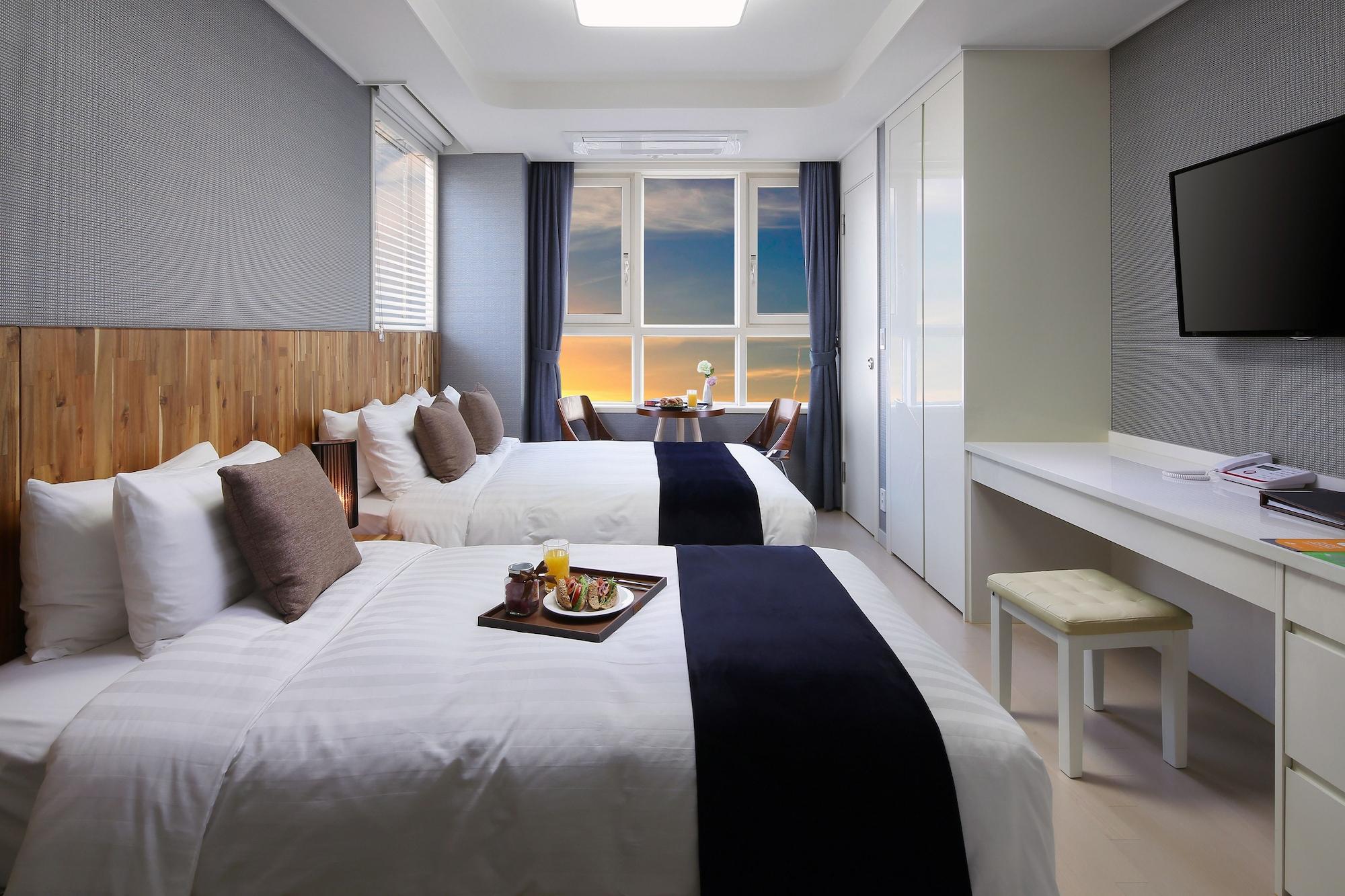 Aparthotel Ever8 Serviced 3*