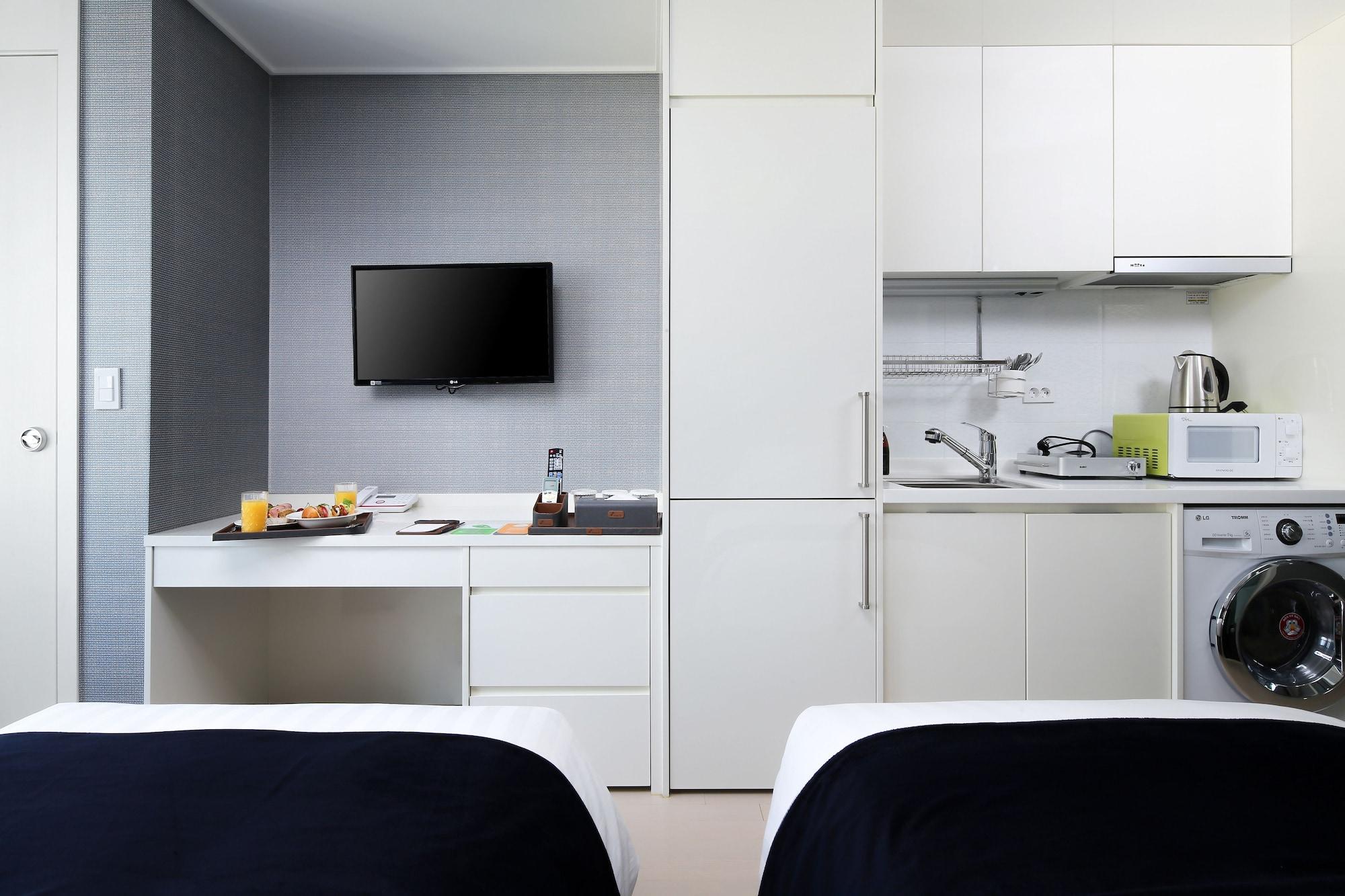 Aparthotel Ever8 Serviced 3*