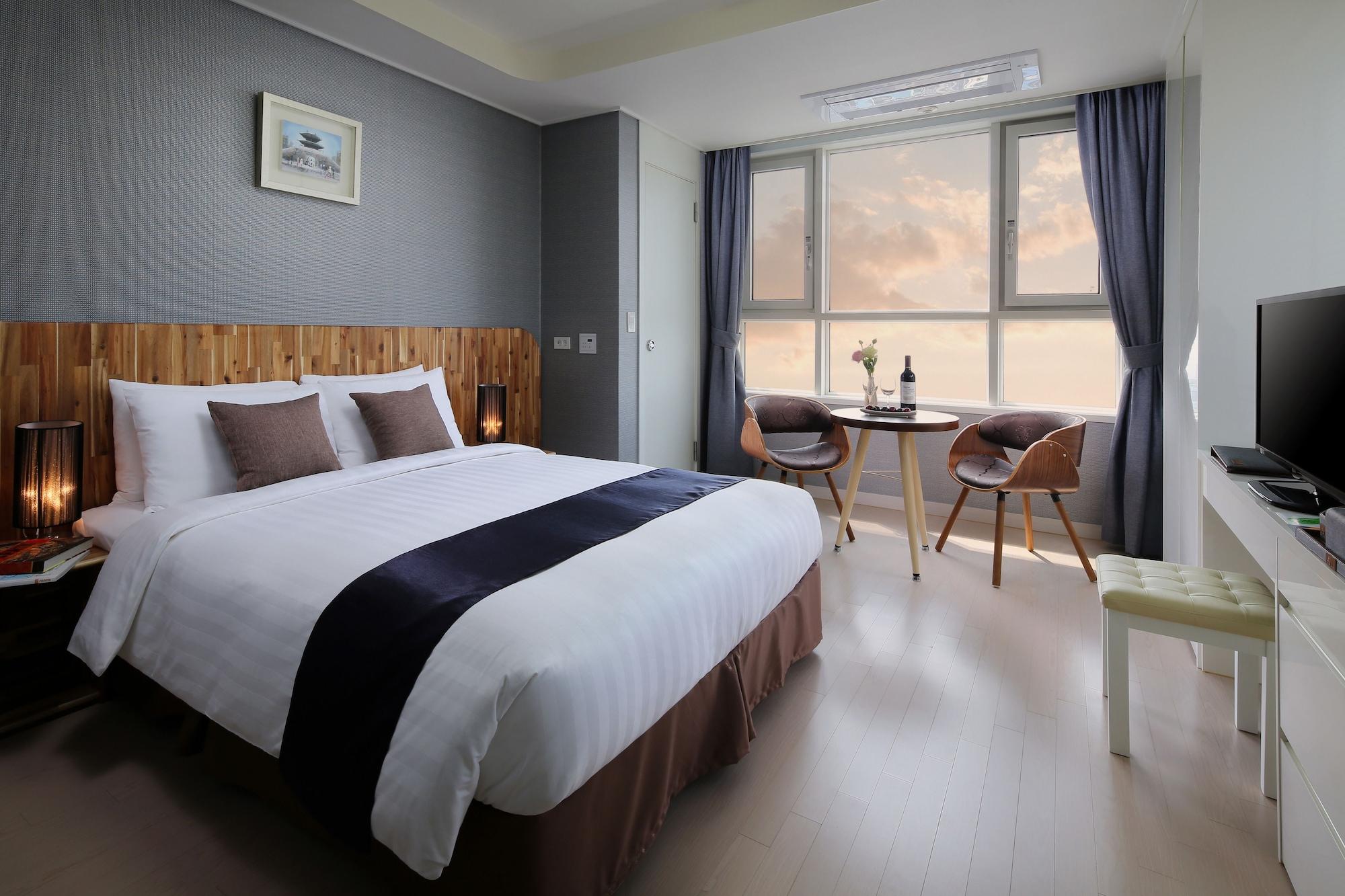 Aparthotel Ever8 Serviced 3*
