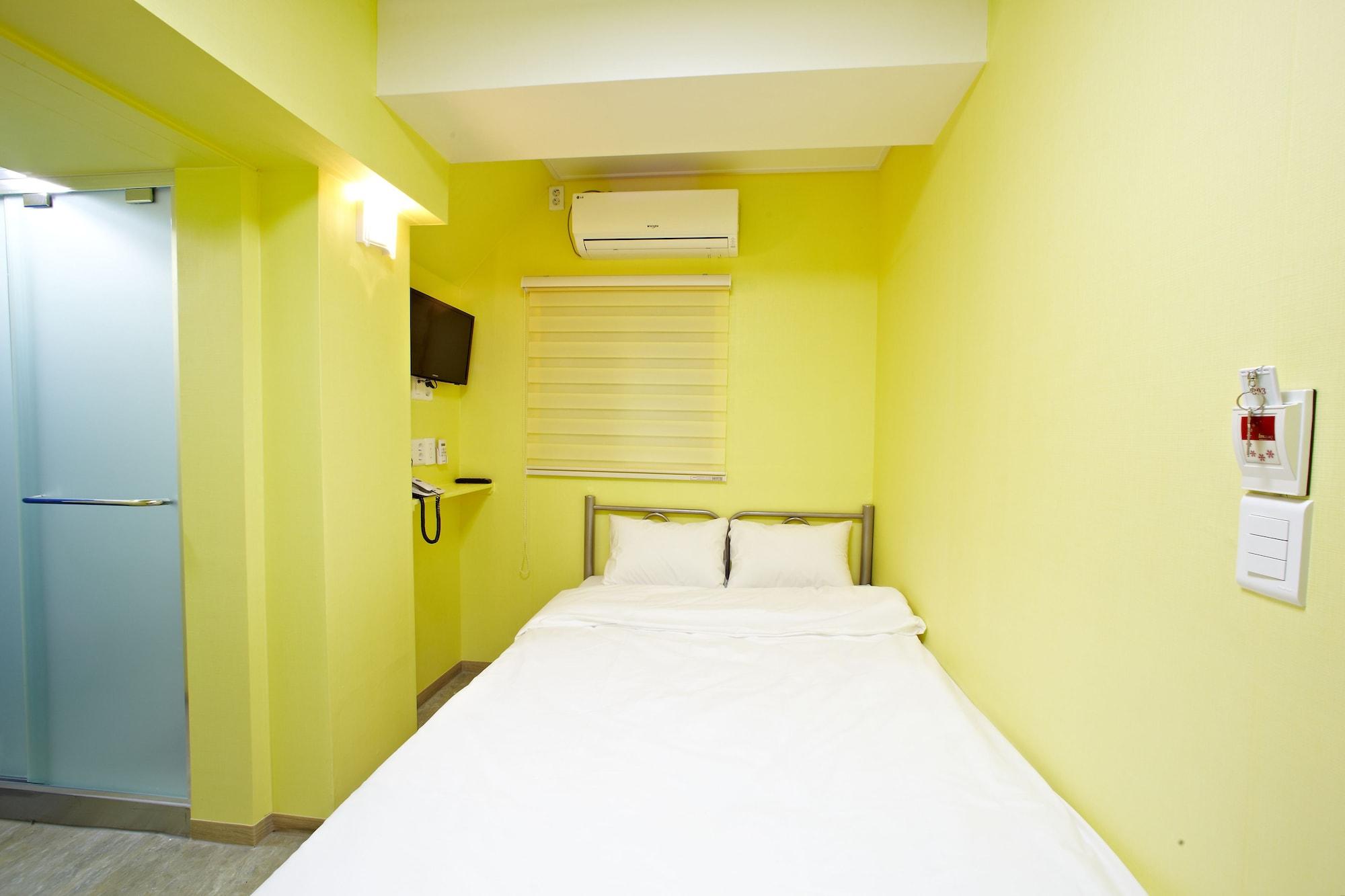 Hotel Rainbow Myeongdong 2*