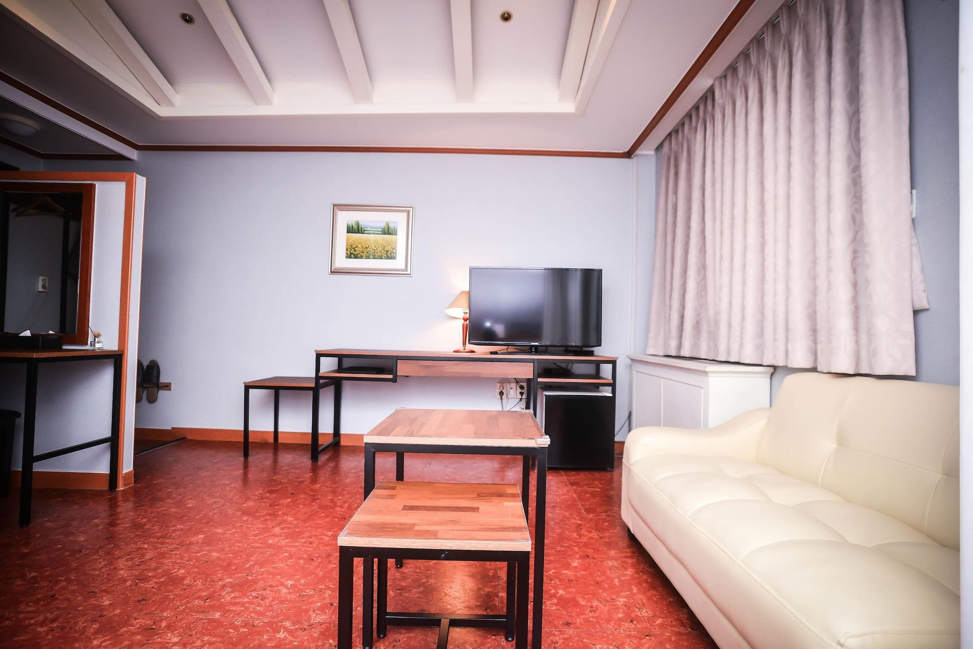 Noblesse Tourist Hotel 3*
