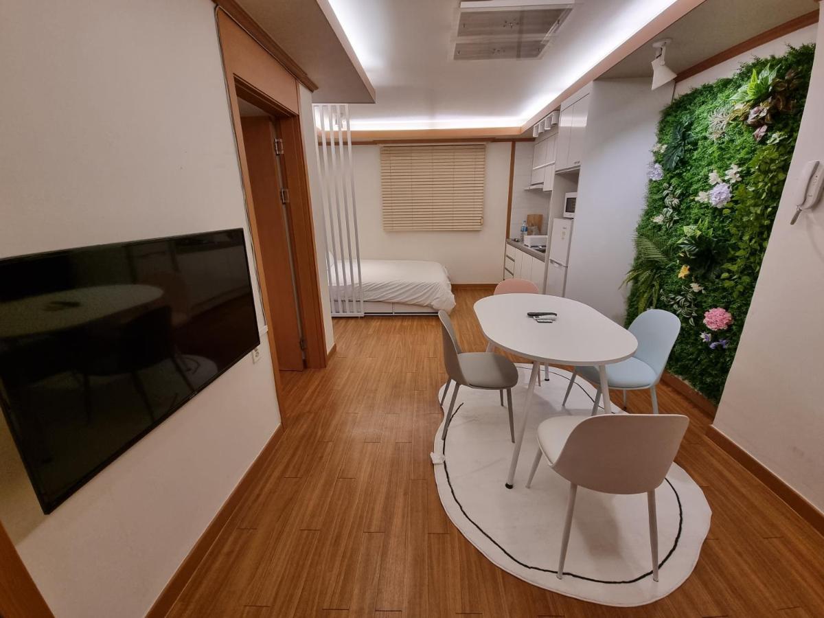 Complace H Villa *