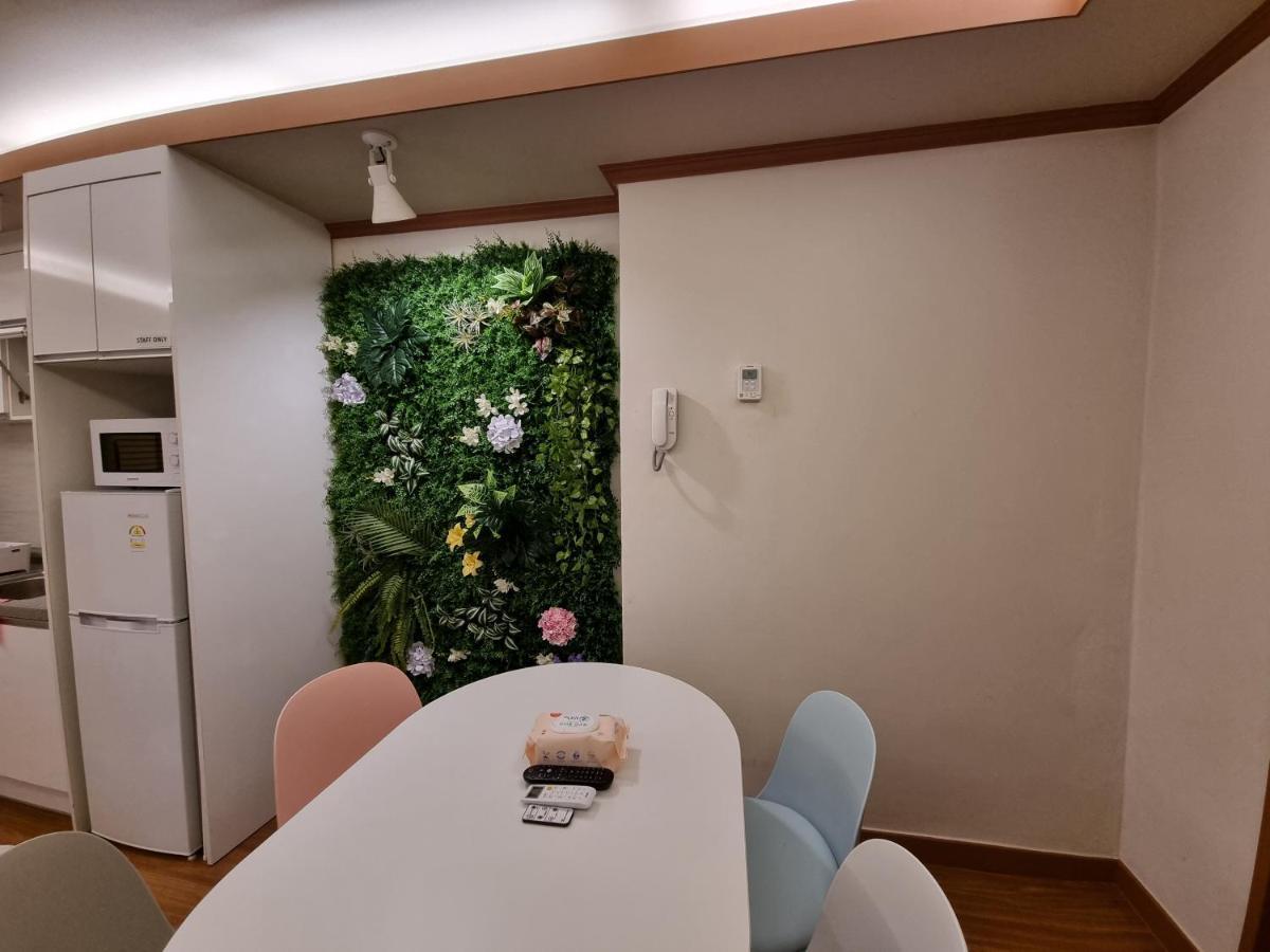 Complace H Villa *
