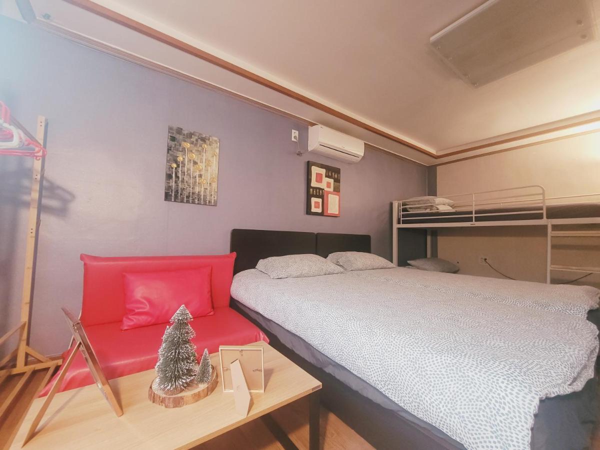 Olive Myeongdong Hostel *