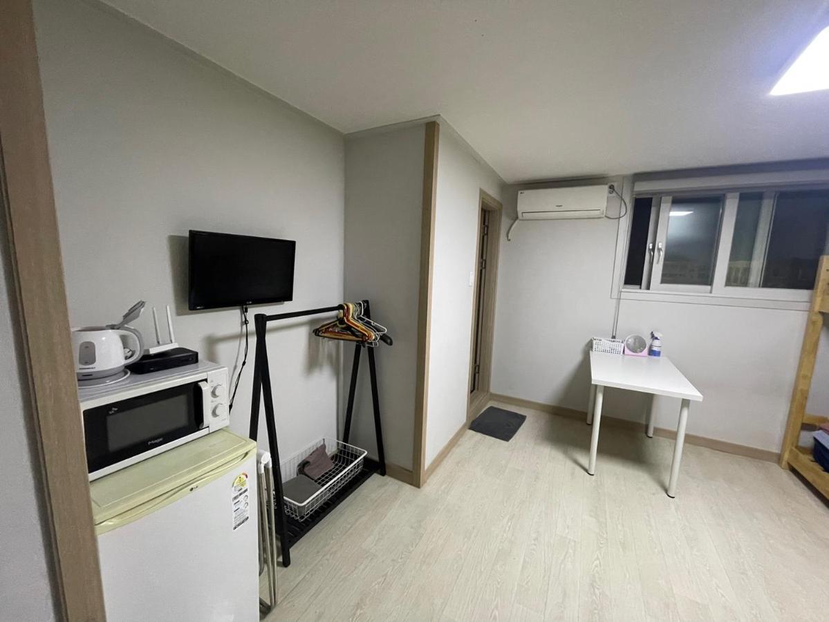 Twin Rabbit Hostel