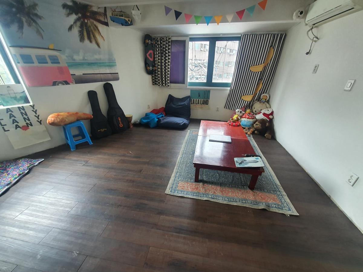 Hongdae Jin's Paradise Hostel
