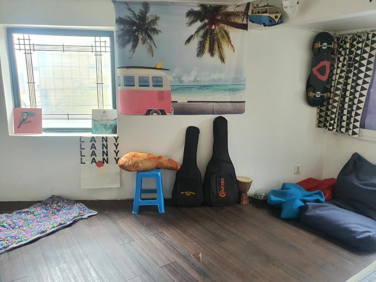 Hongdae Jin's Paradise Hostel