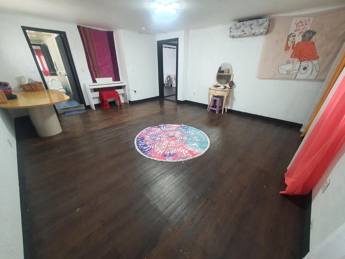Hongdae Jin's Paradise Hostel *