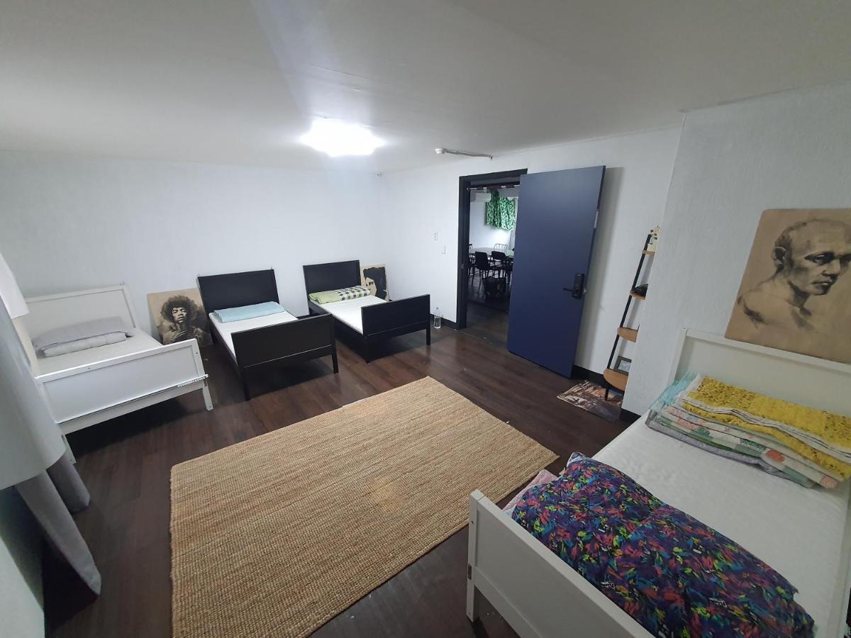 Hongdae Jin's Paradise Hostel