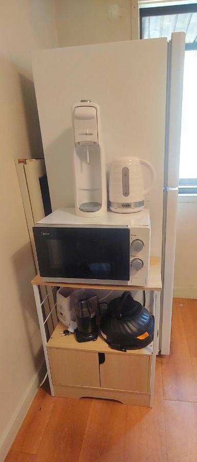Homestay Private In Cozy Share House In