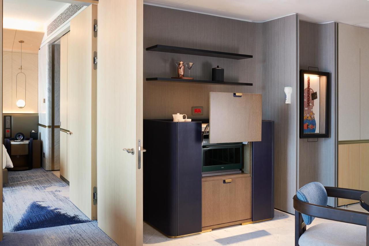 Fairmont Ambassador Hotel 5*