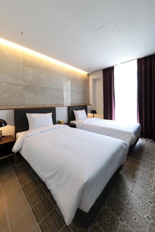 Hotel Le *
