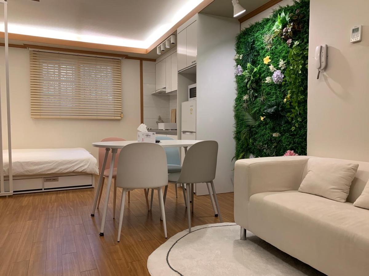 Complace H Villa *