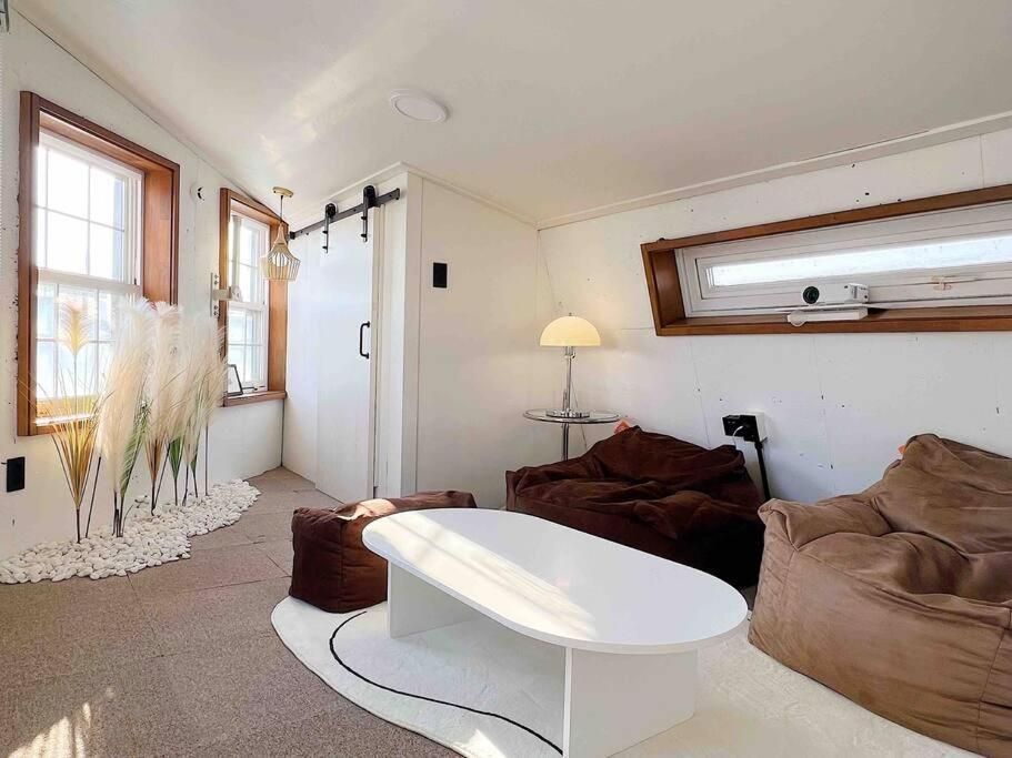 Urban Gargen Mid Century *