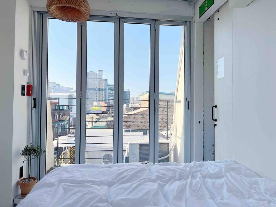 Urban Gargen Mid Century Apartment *