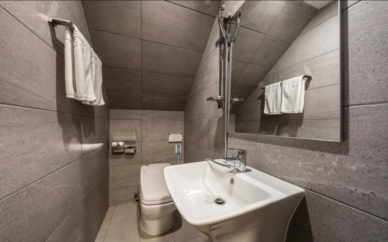 Shinchon Wol Hotel