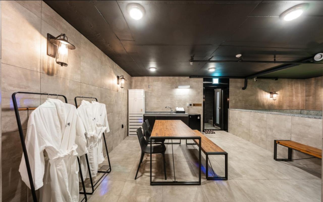 Shinchon Wol Seoul