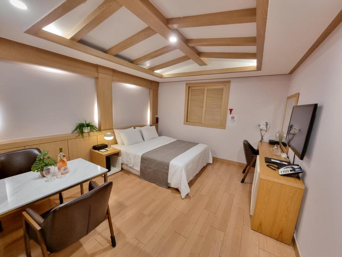 Lex Tourist Hotel 2*