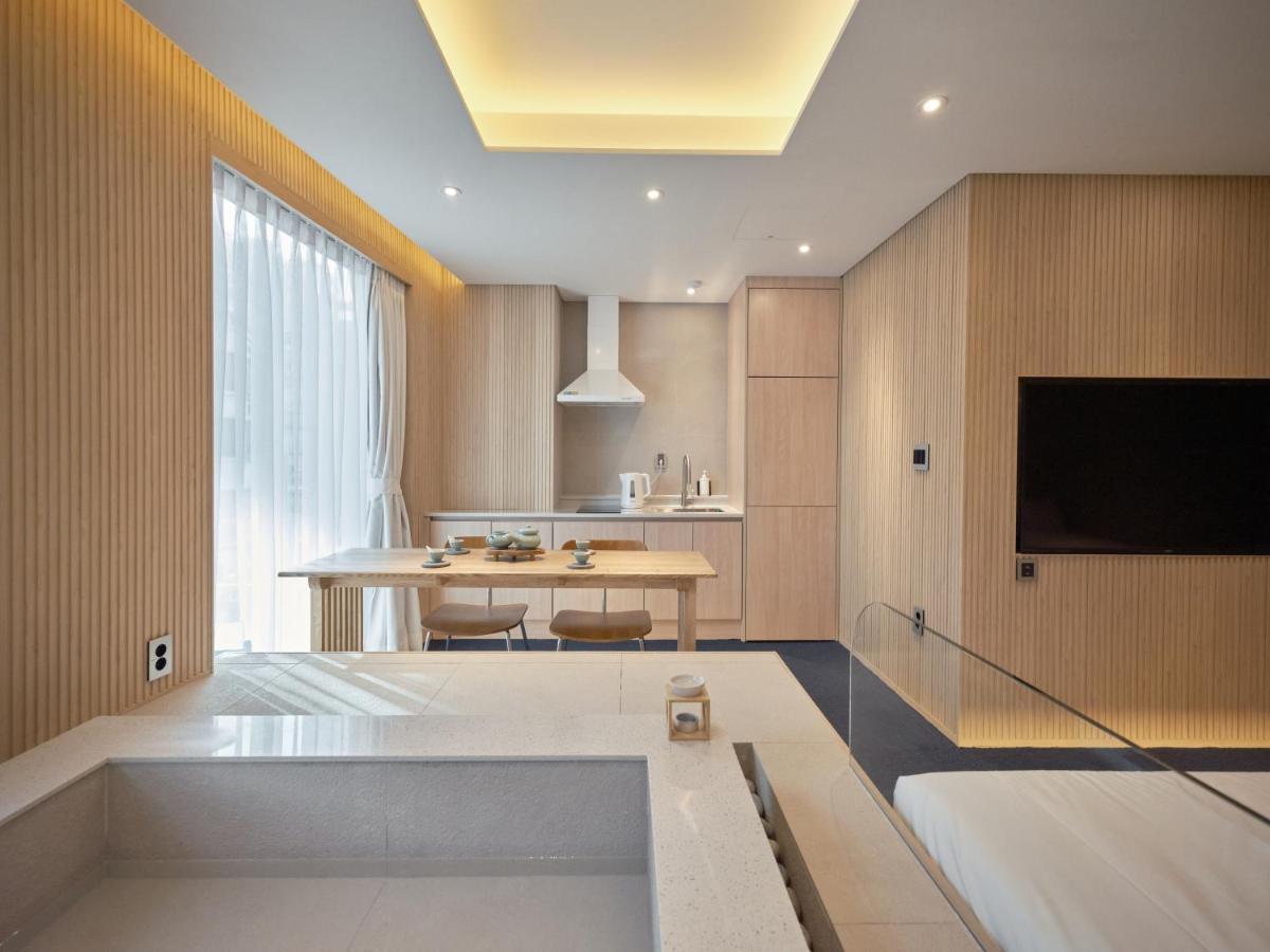 Hotel Uh Square *