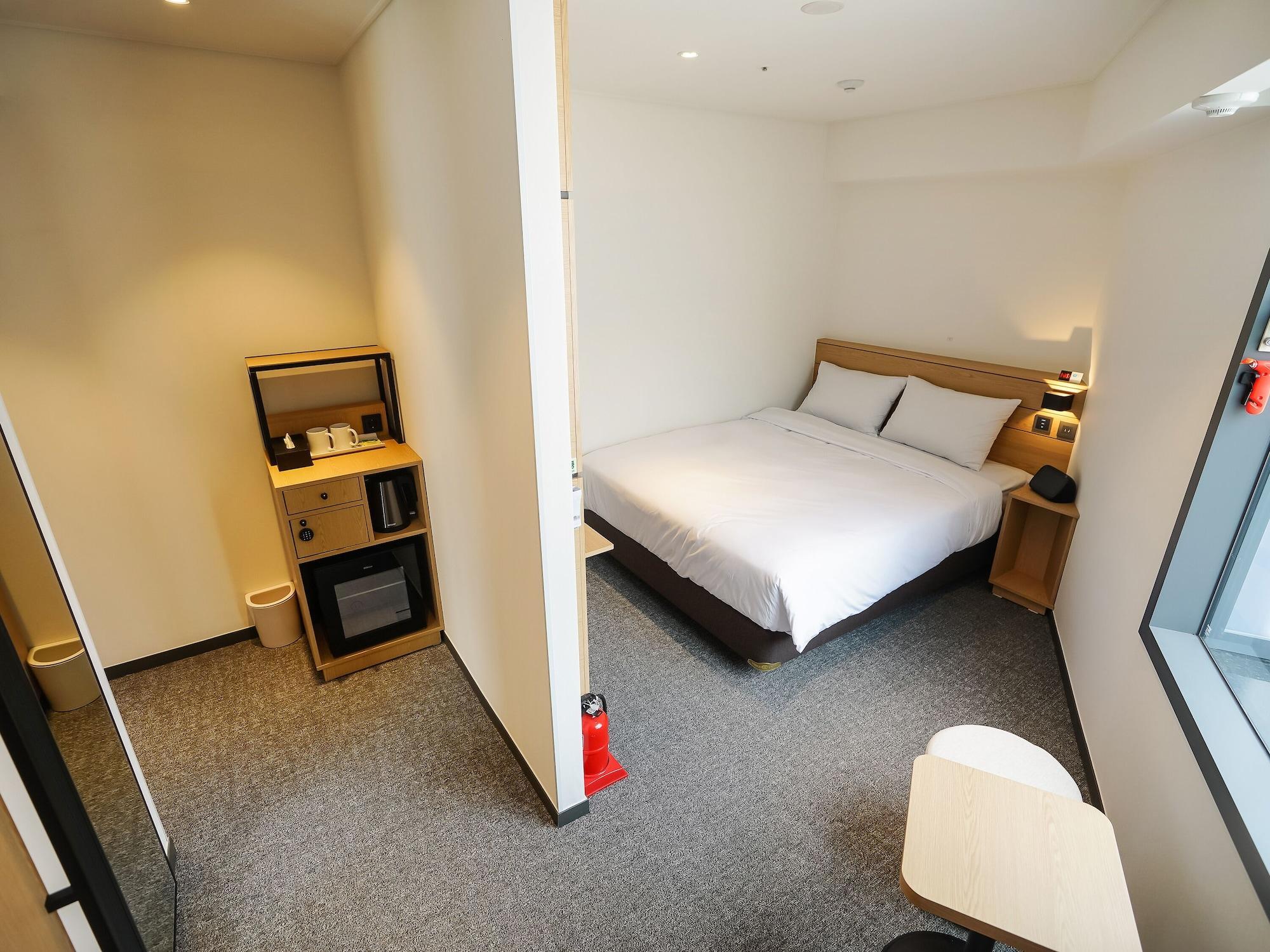 Henn Na Myeongdong Hotel 4*