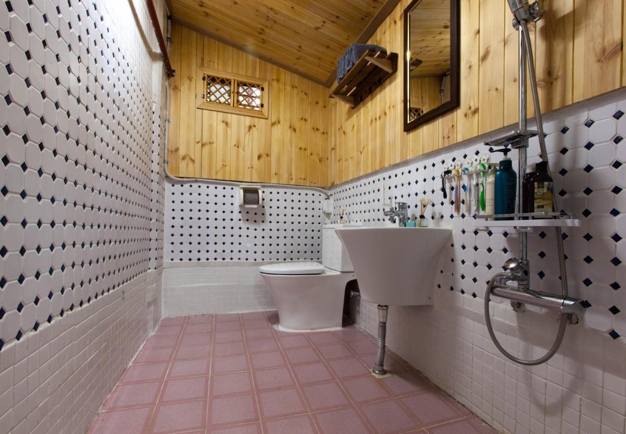 Dongmyo Hanok Sihwadang - Private Korean Style House In The Center With A Beautiful Garden Guest house *