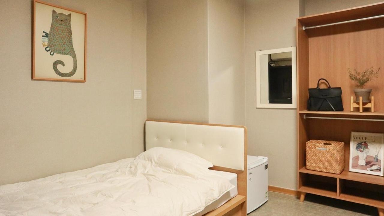 White Story Hostel *
