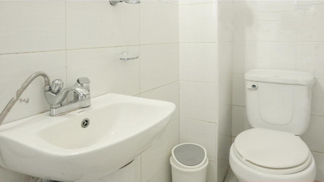 Hostel White Story *