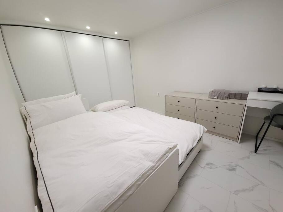 Bridgestar001 Gangnam Sinsa Station Garosugil 6 Guests Apartment Seoul