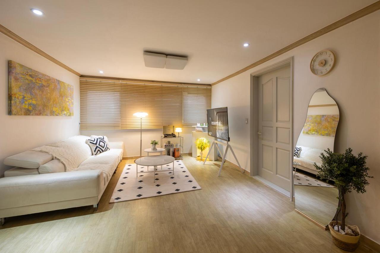 Free Pick-up, 4 Beds, Near Gangnam, Hongdae, Subway 8 Mins, Spacious Apartamento *