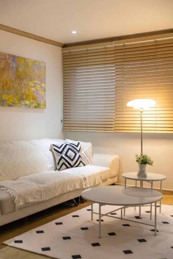 Free Pick-up, 4 Beds, Near Gangnam, Hongdae, Subway 8 Mins, Spacious *