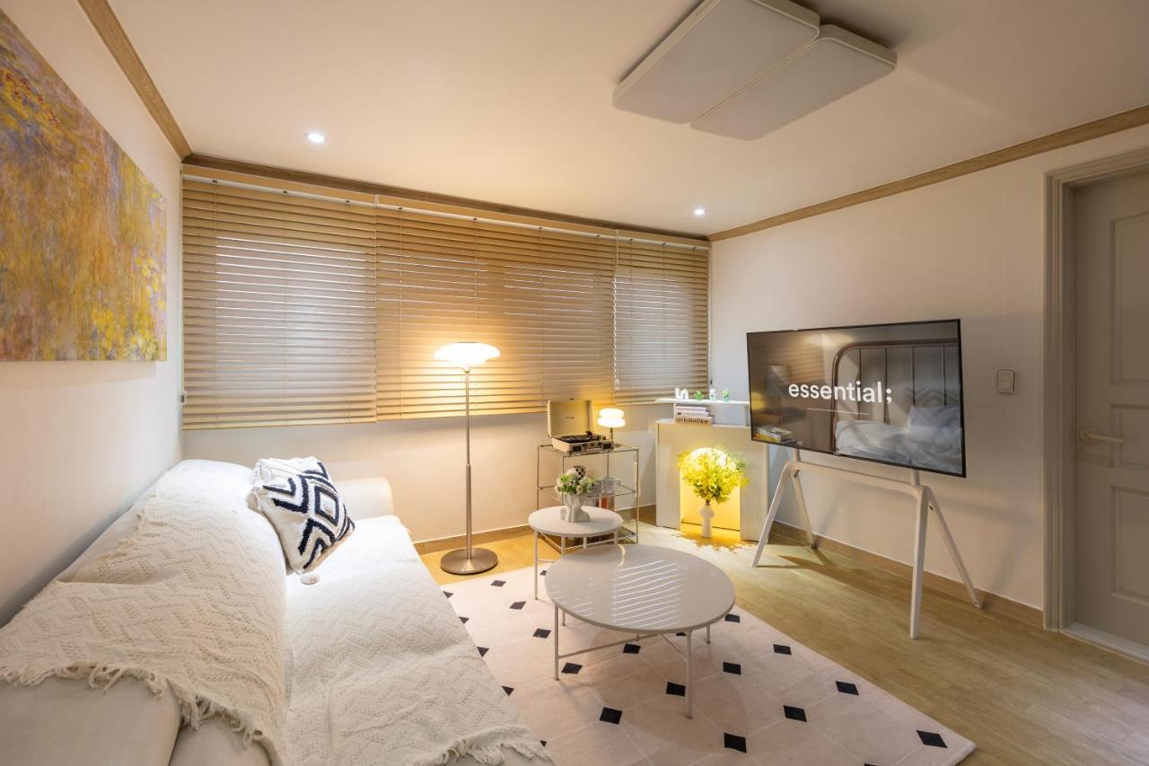 Free Pick-up, 4 Beds, Near Gangnam, Hongdae, Subway 8 Mins, Spacious Apartamento *