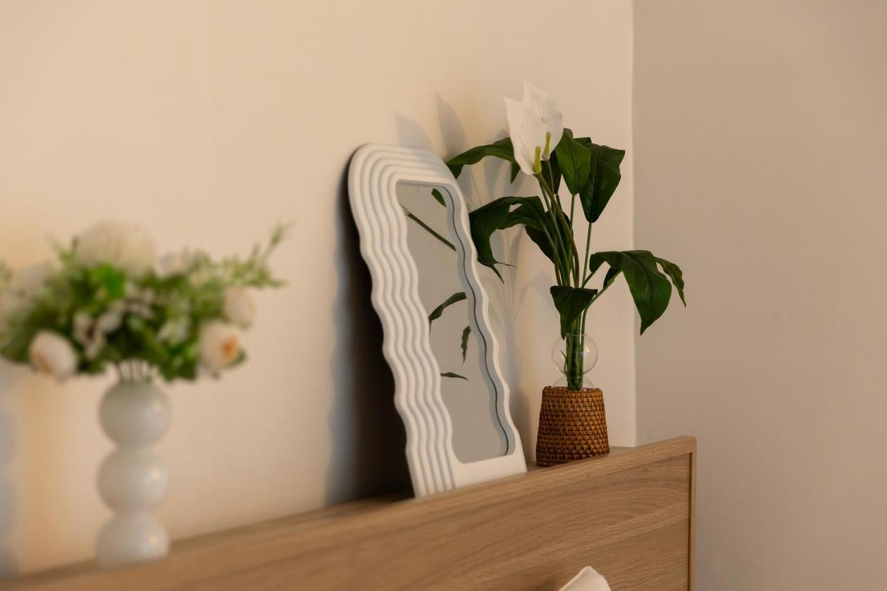 Free Pick-up, 4 Beds, Near Gangnam, Hongdae, Subway 8 Mins, Spacious Apartamento