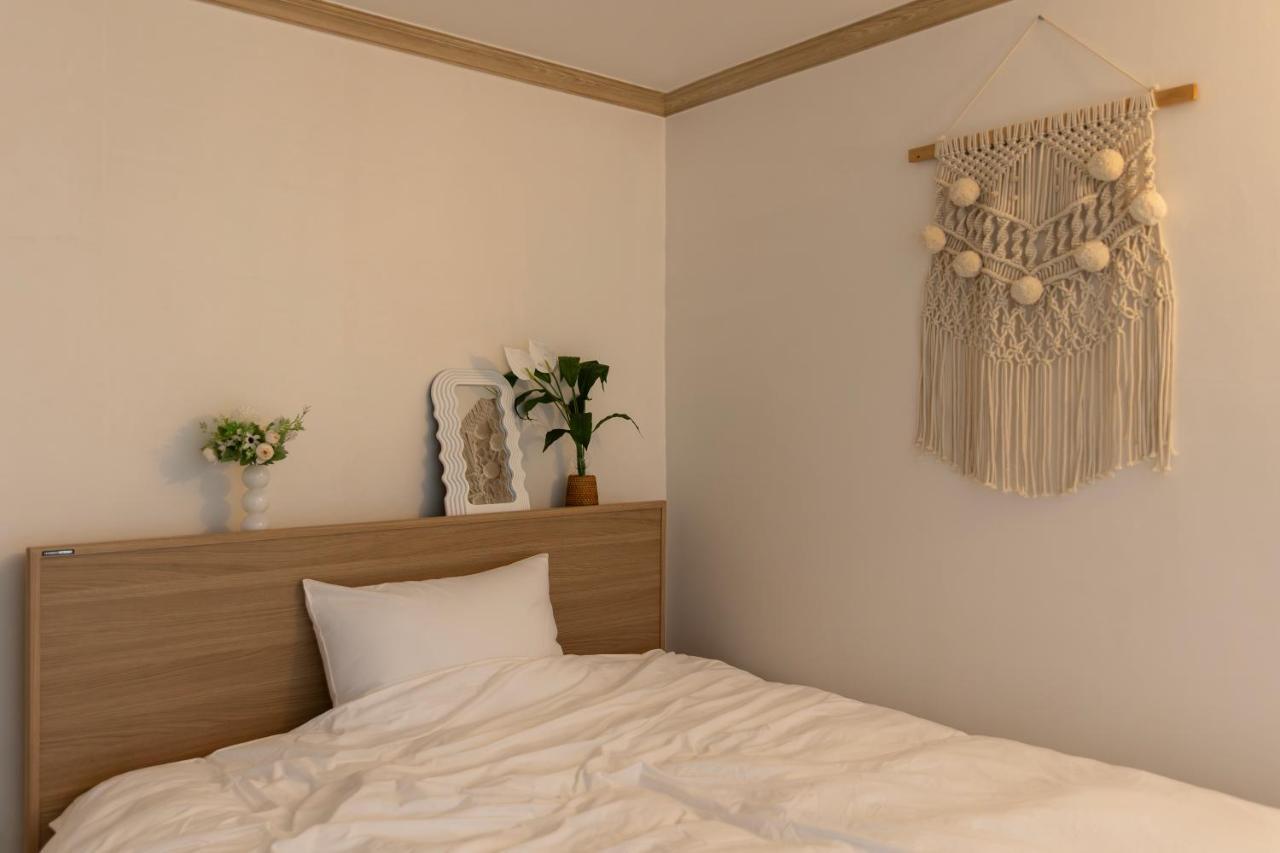 Free Pick-up, 4 Beds, Near Gangnam, Hongdae, Subway 8 Mins, Spacious Apartamento *