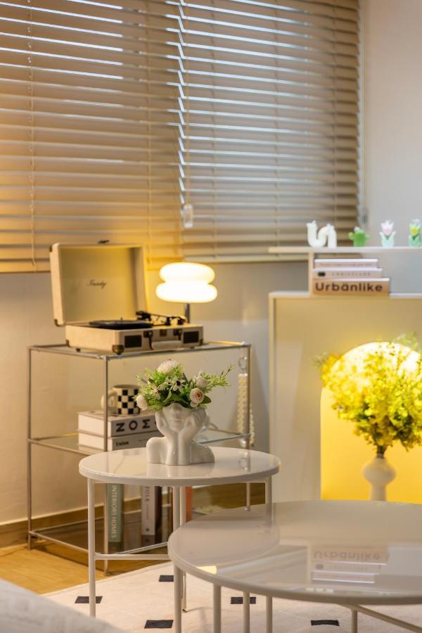 Free Pick-up, 4 Beds, Near Gangnam, Hongdae, Subway 8 Mins, Spacious Seul