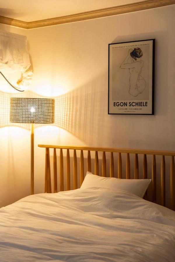 Free Pick-up, 4 Beds, Near Gangnam, Hongdae, Subway 8 Mins, Spacious *