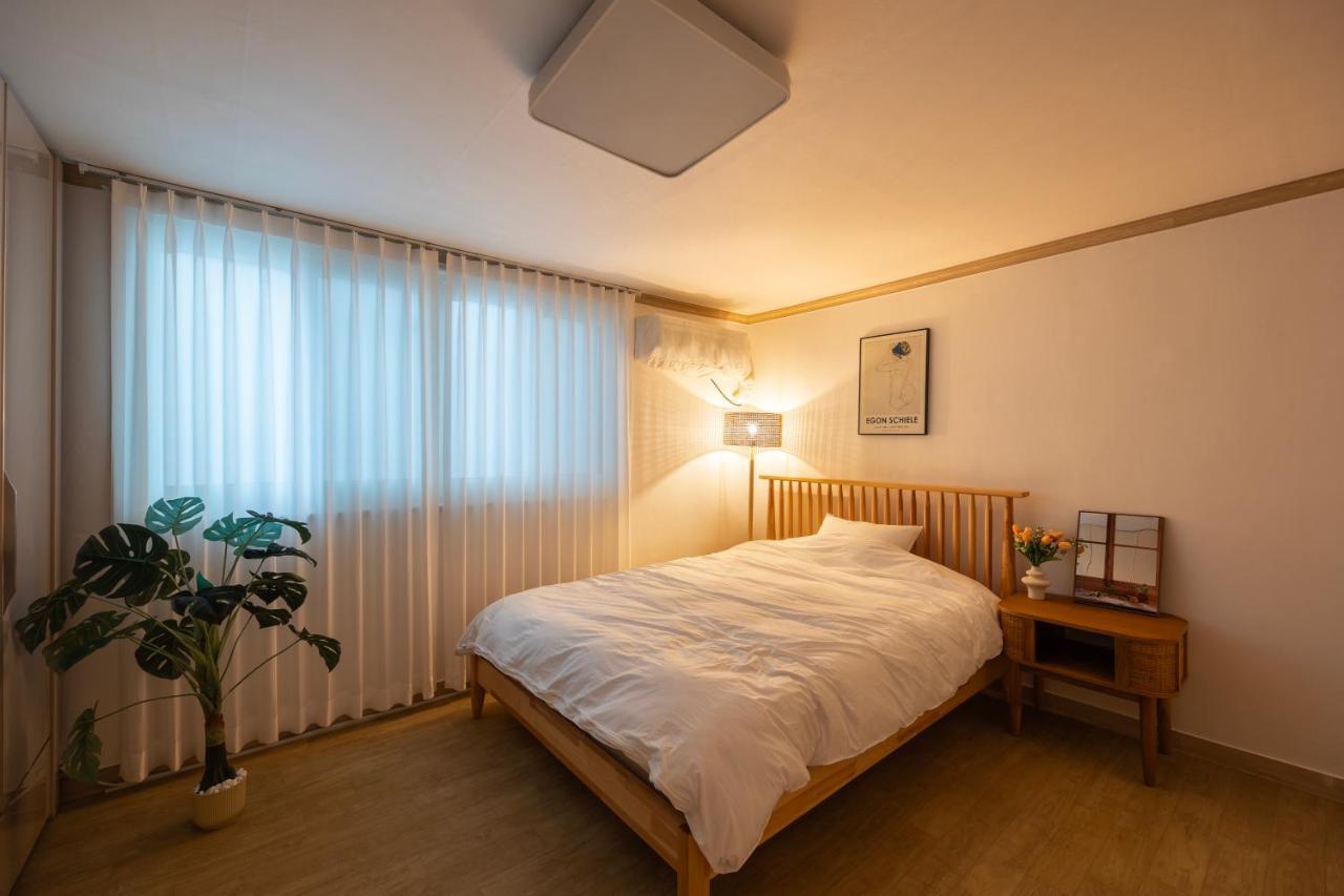Apartamento Free Pick-up, 4 Beds, Near Gangnam, Hongdae, Subway 8 Mins, Spacious *