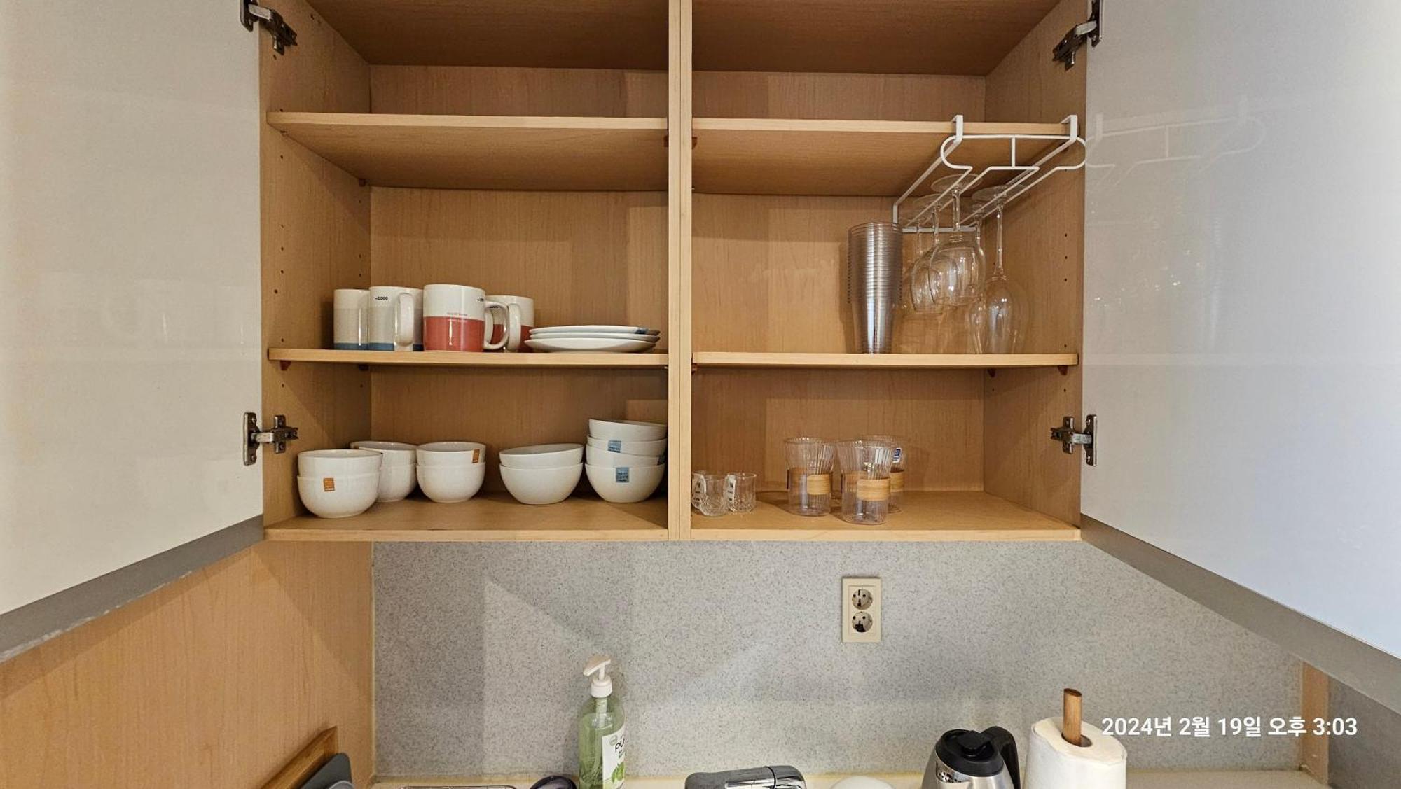 Hongdae Residence-5 1min From Hongik Uni Station Exit #1 Apartment