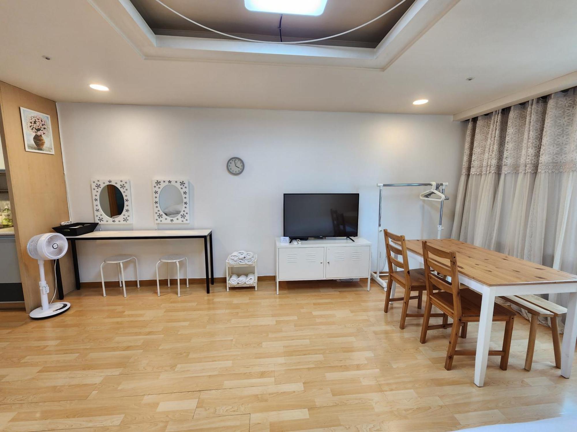 Jsm Hongik Apartment *