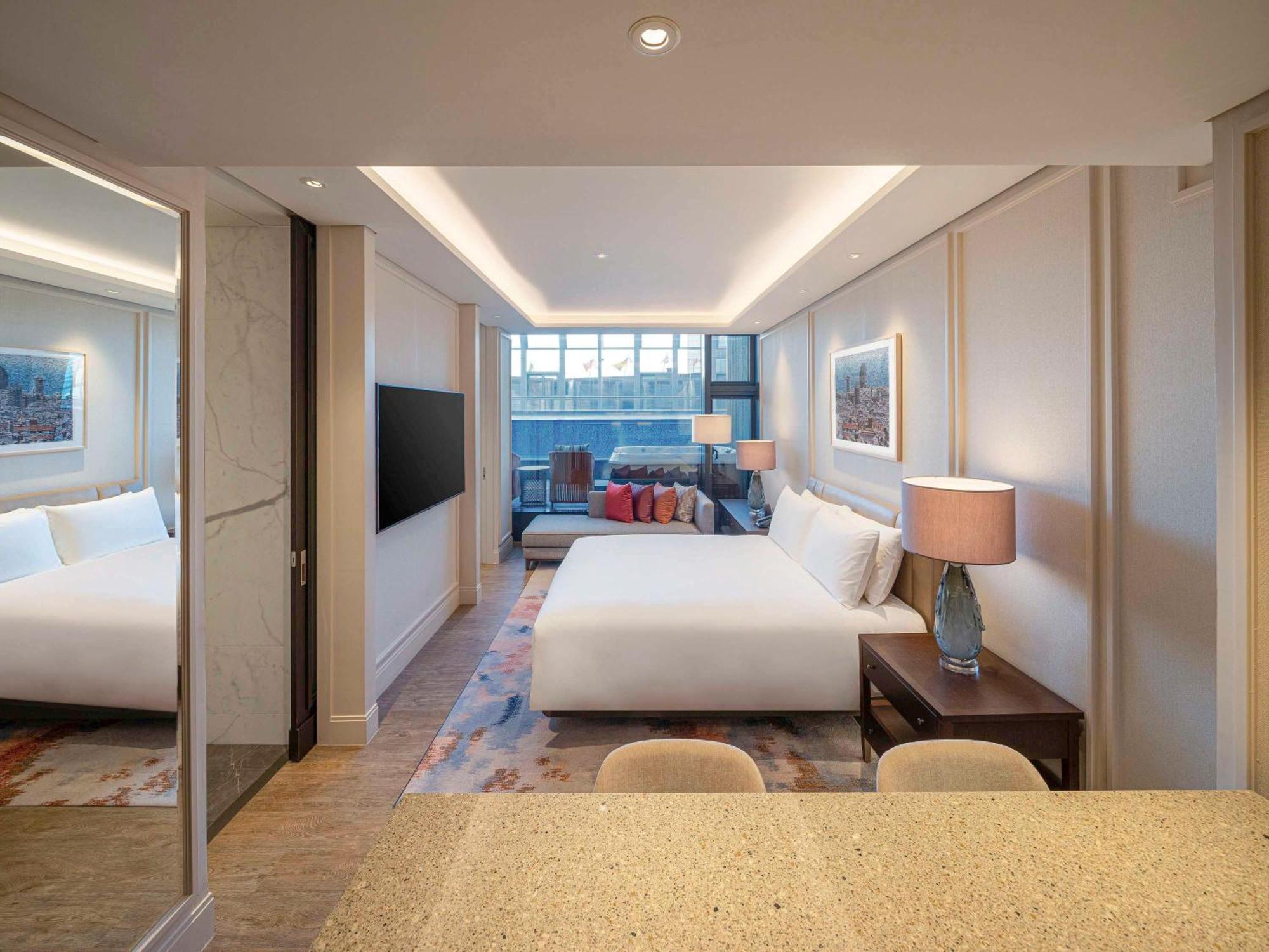 The Ambassador - A Pullman 5*