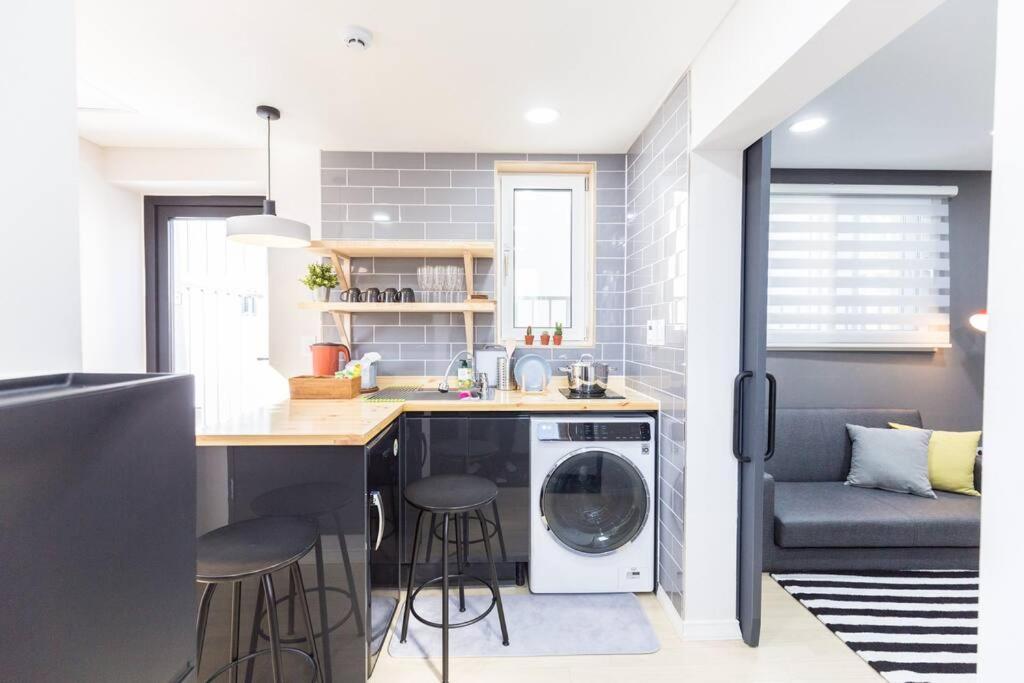 3r+2baths/ Ewha / Sogang / Near Shinchon & Hongdae