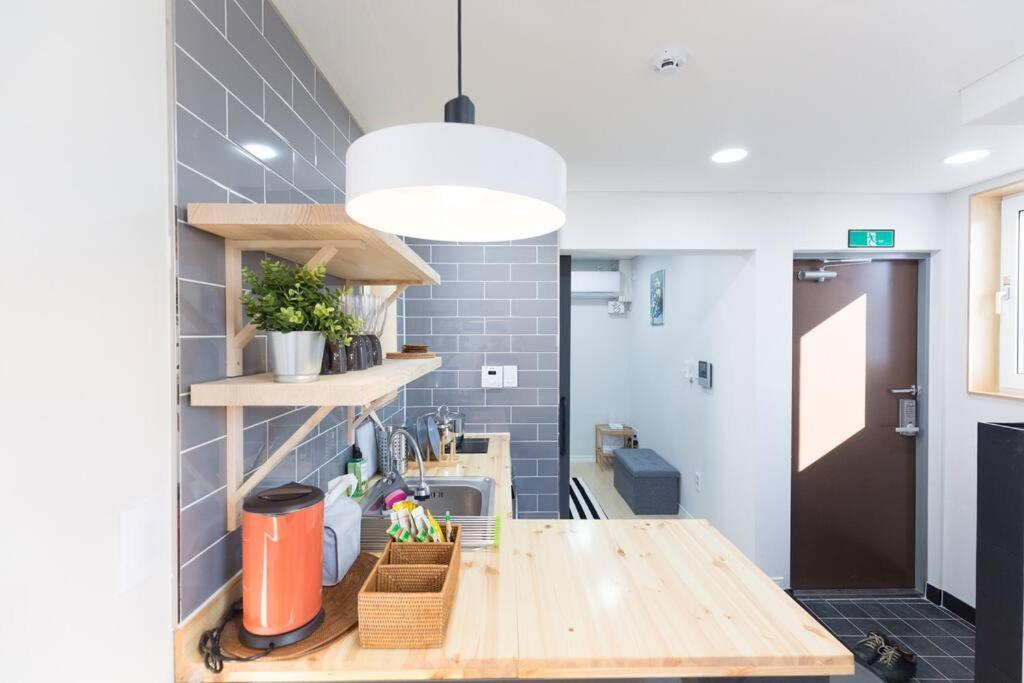 Apartment 3r+2baths/ Ewha / Sogang / Near Shinchon & Hongdae Seoul