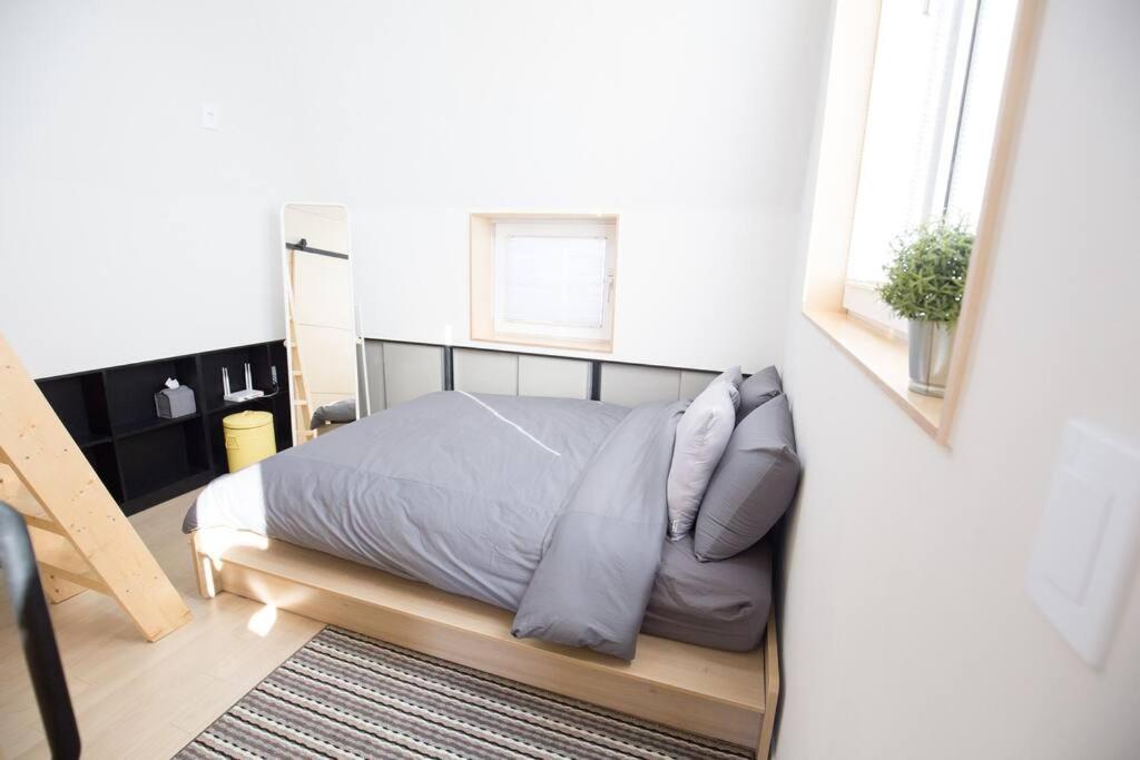 3r+2baths/ Ewha / Sogang / Near Shinchon & Hongdae