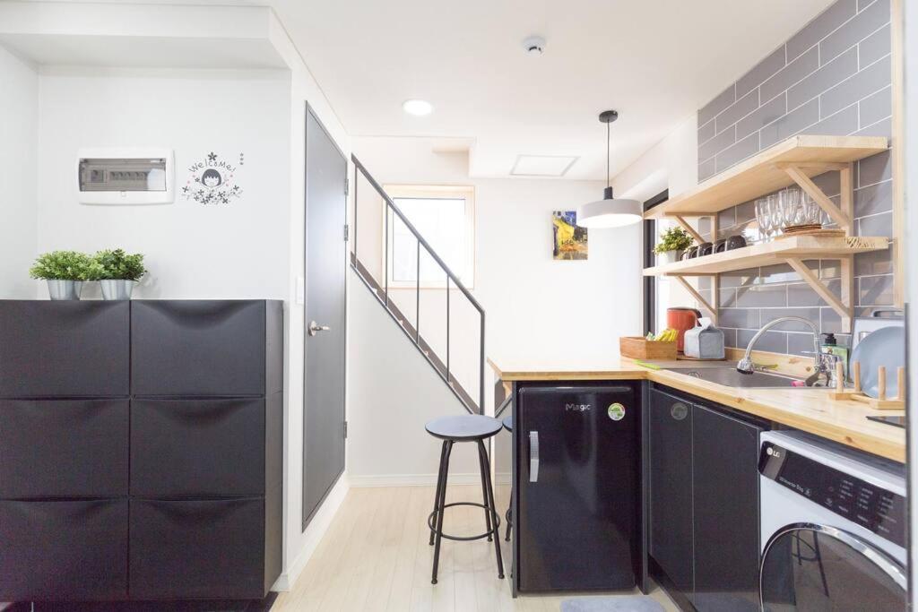 3r+2baths/ Ewha / Sogang / Near Shinchon & Hongdae Seoul