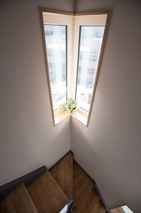 Apartment 3r+2baths/ Ewha / Sogang / Near Shinchon & Hongdae *