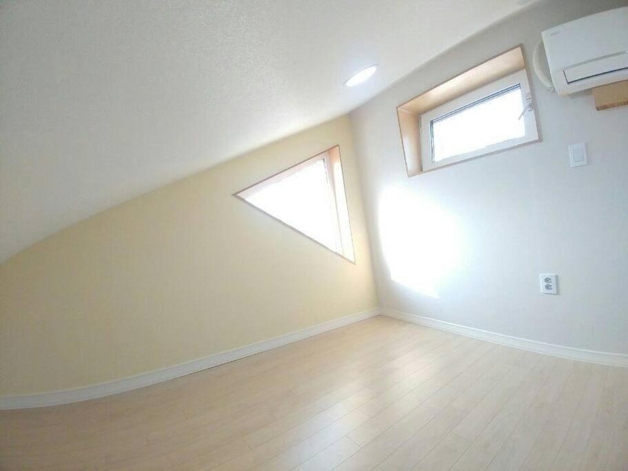 Apartment 3r+2baths/ Ewha / Sogang / Near Shinchon & Hongdae Seoul