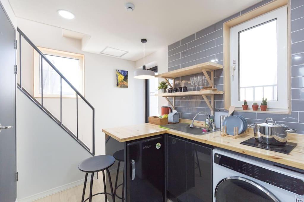 3r+2baths/ Ewha / Sogang / Near Shinchon & Hongdae Seoul