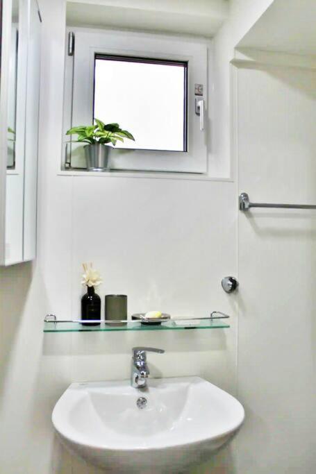 3r+2baths/ Ewha / Sogang / Near Shinchon & Hongdae *