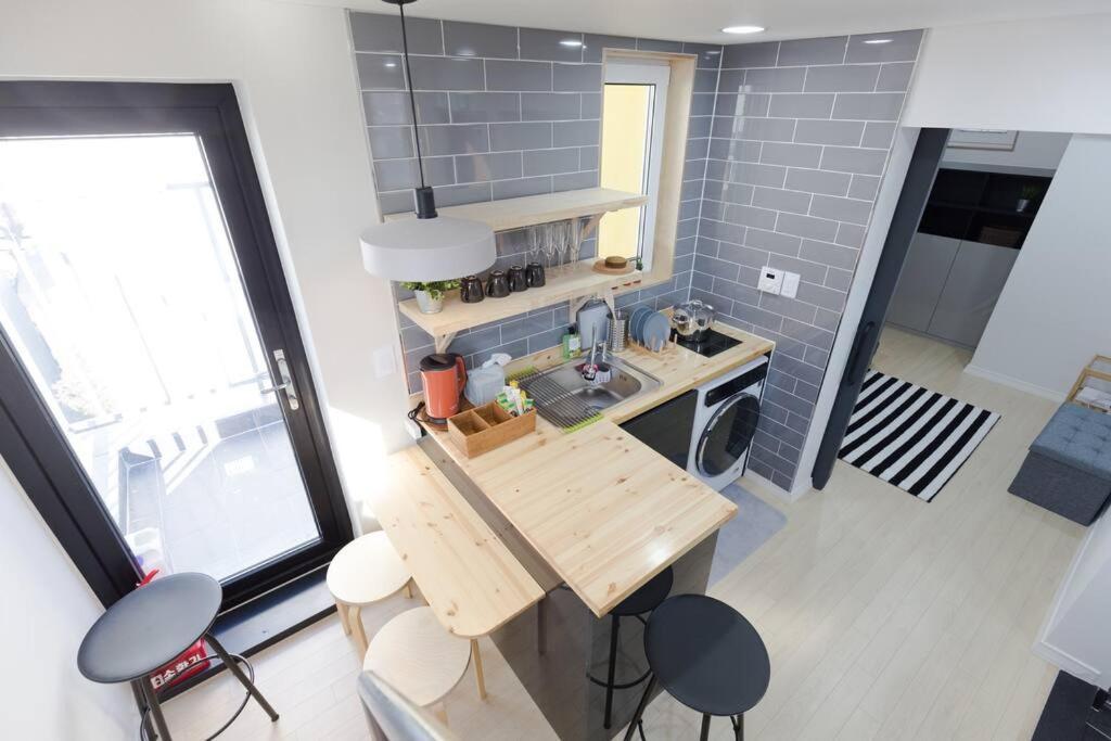 Apartment 3r+2baths/ Ewha / Sogang / Near Shinchon & Hongdae *